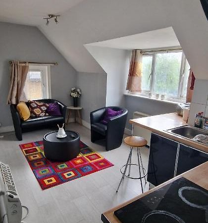Cosy 2 Bedroom Flat - Sleeps 6 People - Close To Lewisham Dlr/Train Station London Ngoại thất bức ảnh