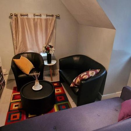 Cosy 2 Bedroom Flat - Sleeps 6 People - Close To Lewisham Dlr/Train Station London Ngoại thất bức ảnh