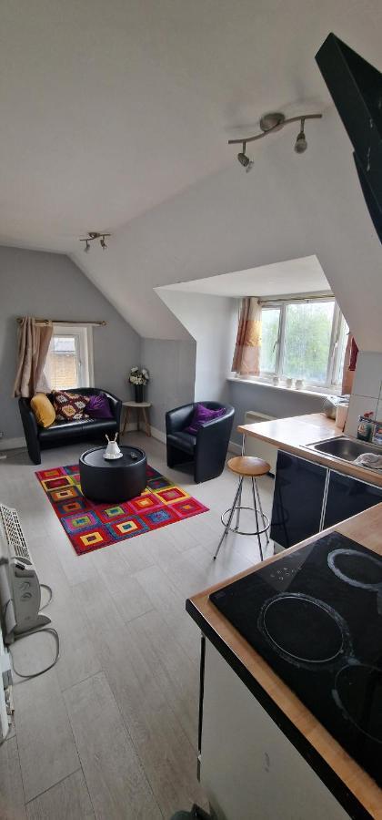 Cosy 2 Bedroom Flat - Sleeps 6 People - Close To Lewisham Dlr/Train Station London Ngoại thất bức ảnh