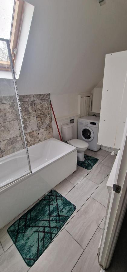 Cosy 2 Bedroom Flat - Sleeps 6 People - Close To Lewisham Dlr/Train Station London Ngoại thất bức ảnh