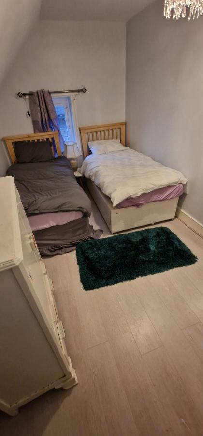 Cosy 2 Bedroom Flat - Sleeps 6 People - Close To Lewisham Dlr/Train Station London Ngoại thất bức ảnh